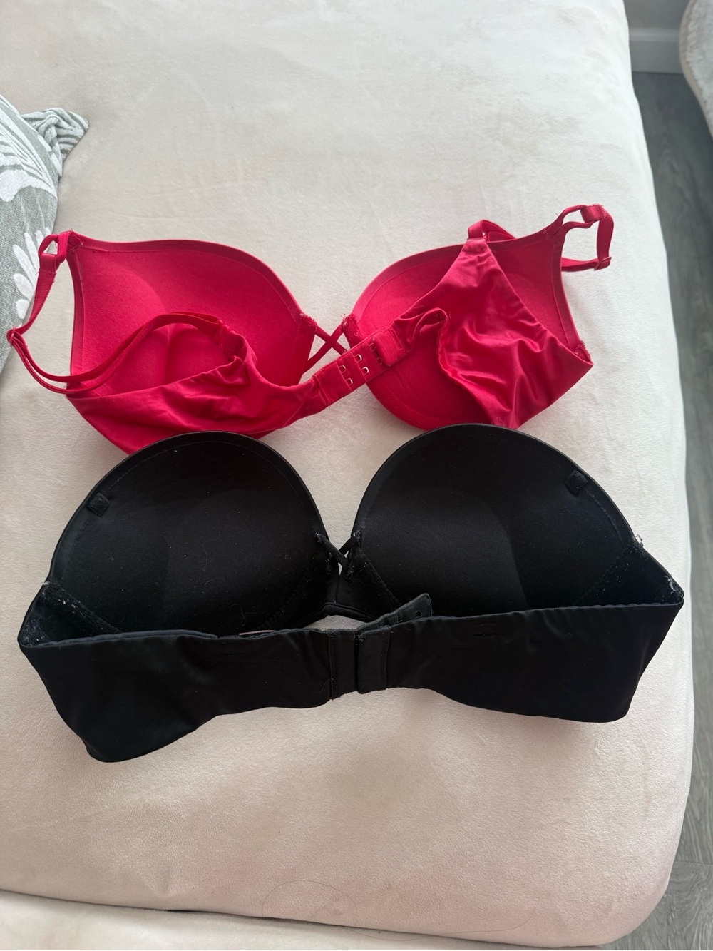 Victoria's Secret Bra Set - Picture 3 of 9